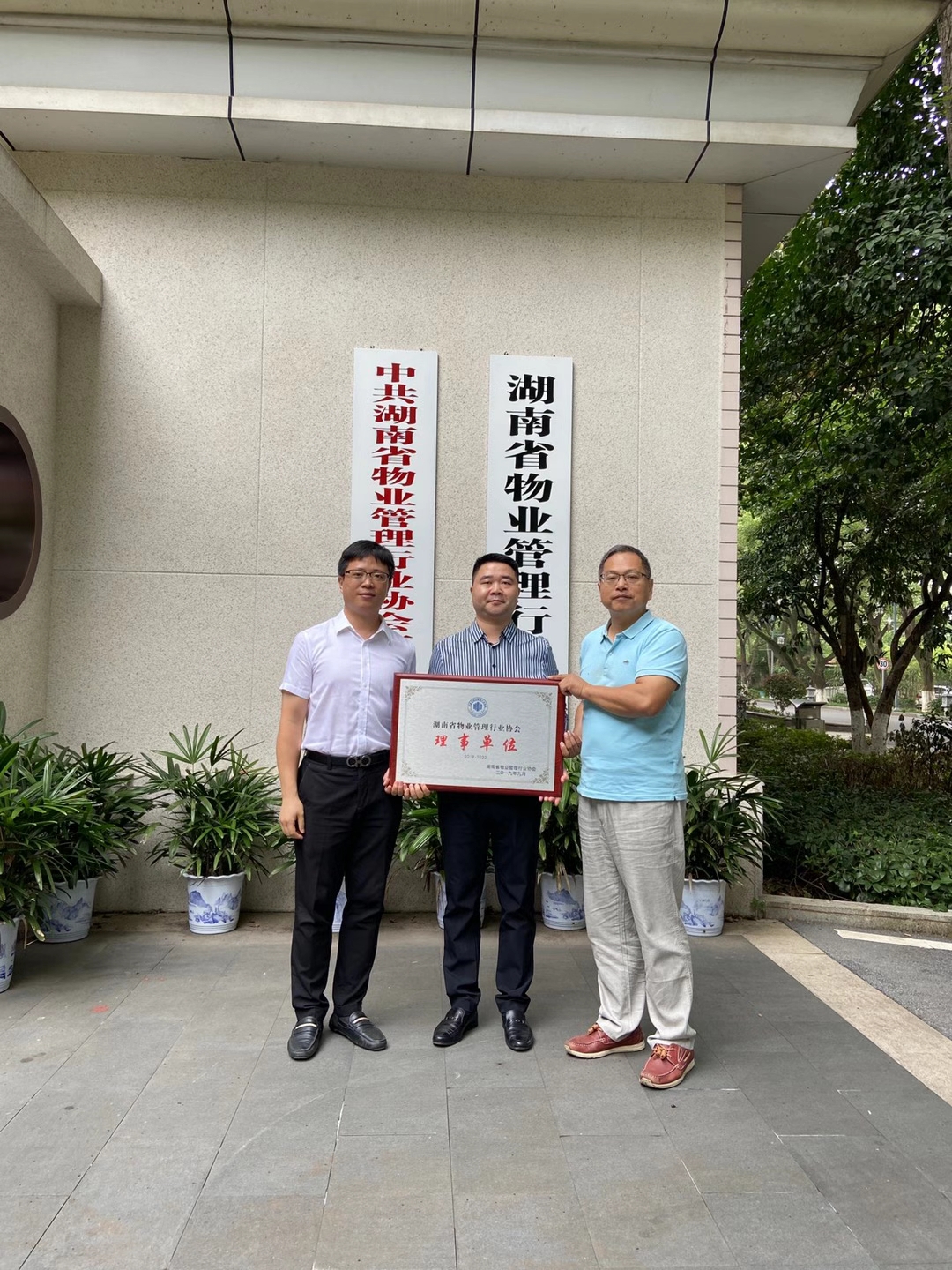 湖南怡美環境管理發展有限公司,湖南物業保潔服務，商場保潔,石材護理價格,市政環衛,駐場保潔