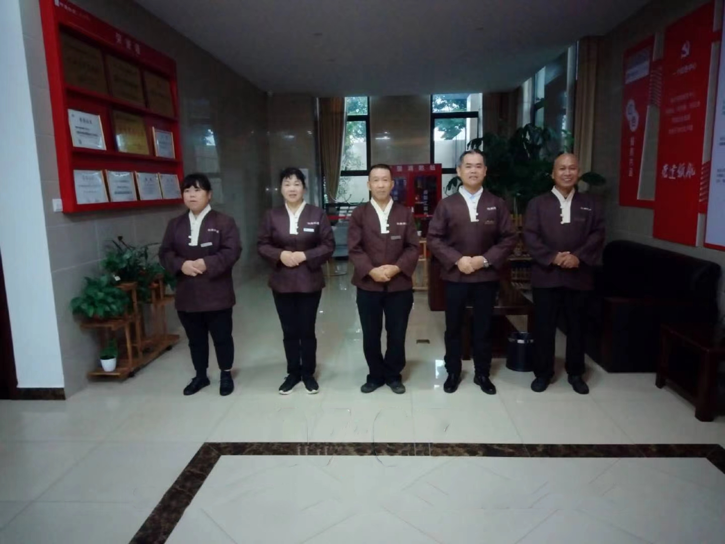 湖南怡美環(huán)境管理發(fā)展有限公司,湖南物業(yè)保潔服務，商場保潔,石材護理價格,市政環(huán)衛(wèi),駐場保潔