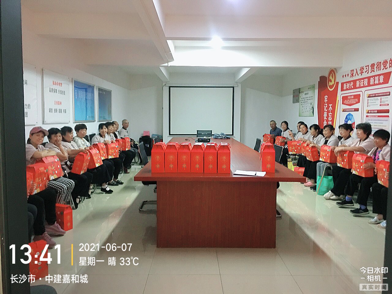 湖南怡美環境管理發展有限公司,湖南物業保潔服務，商場保潔,石材護理價格,市政環衛,駐場保潔